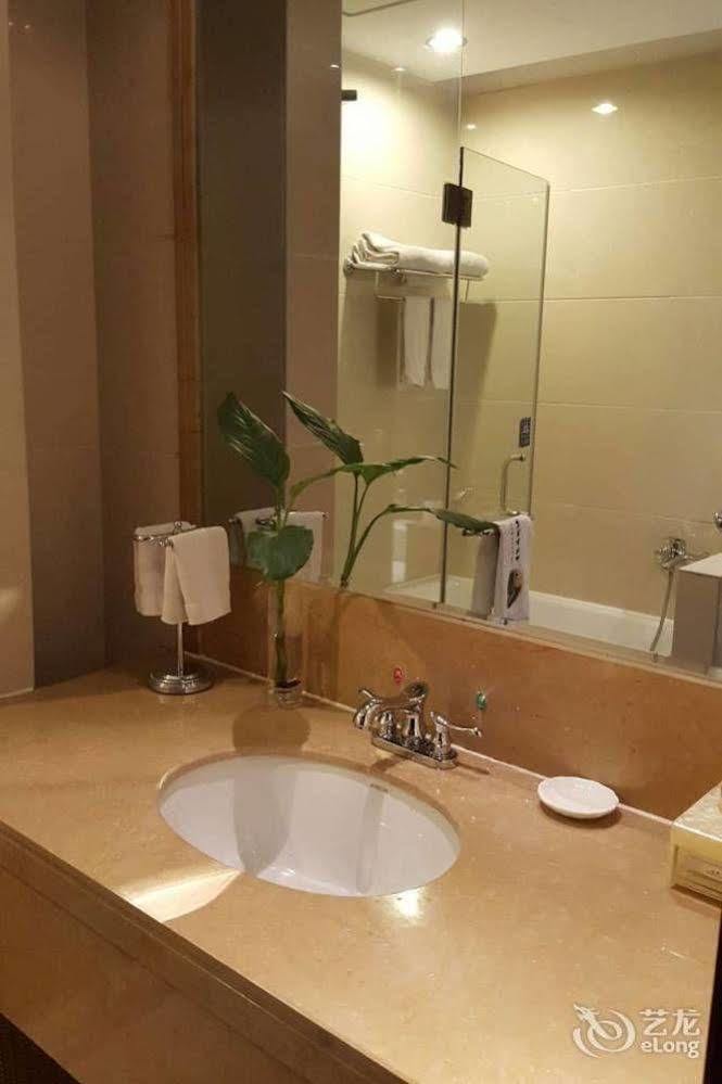 Golden Dragonball Hotel Guilin Exterior foto